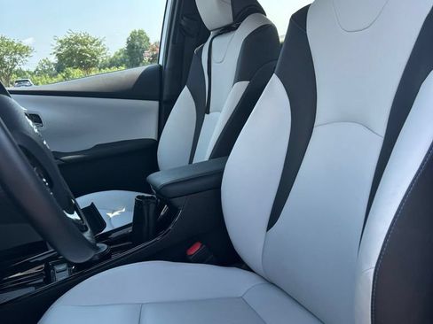 Used 2021 Toyota Prius Limited w/ Premium Convenience Package FWD image 8
