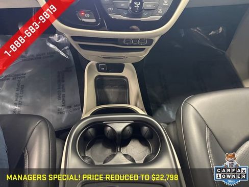Used 2023 Chrysler Pacifica Touring-L FWD image 15