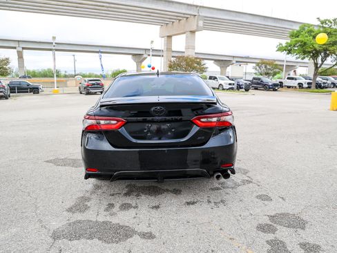 Used 2022 Toyota Camry SE w/ Convenience Package image 8