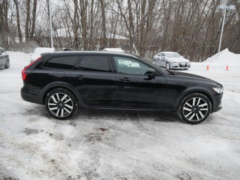 Certified 2024 Volvo V90 B6 Cross Country Ultimate w/ Protection Package Premier image 8