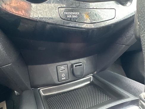 Used 2017 Nissan Rogue SV AWD/4WD image 39