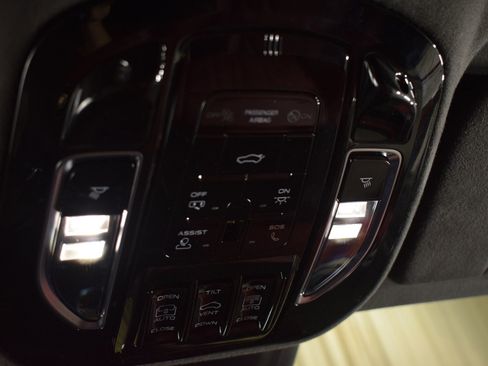 Certified 2023 Maserati Grecale Modena image 36