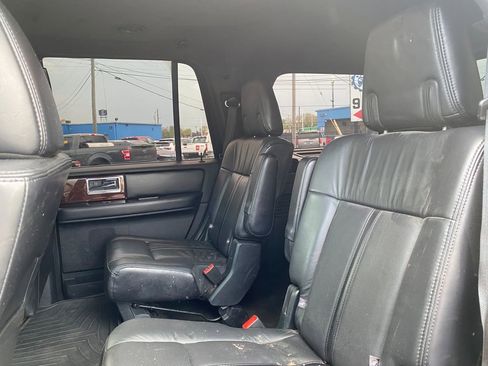Used 2016 Lincoln Navigator Select AWD/4WD image 17
