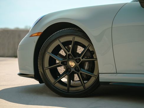 Used 2025 Porsche 911 Carrera RWD image 14