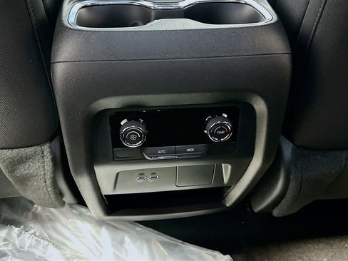 New 2025 Chevrolet Traverse LT image 25