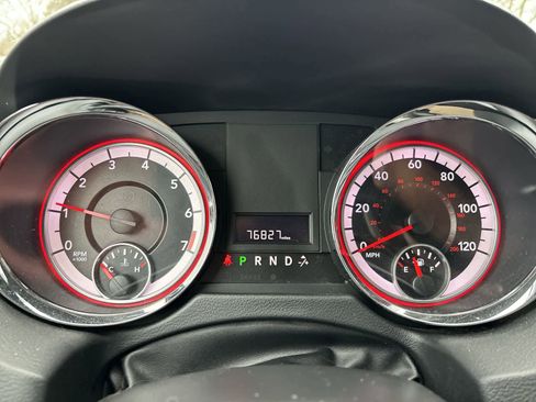 Used 2019 Dodge Grand Caravan SXT image 8