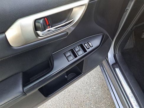 Used 2014 Lexus CT 200h image 19