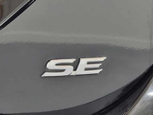 Used 2023 Toyota Camry SE image 11