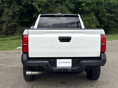Used 2024 Toyota Tacoma SR image 7