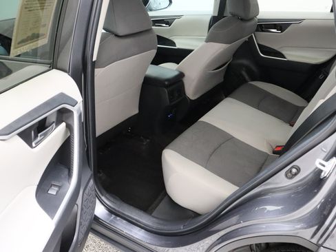 Used 2022 Toyota RAV4 XLE AWD/4WD image 27