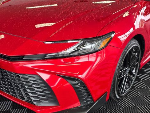 Used 2025 Toyota Camry SE image 10