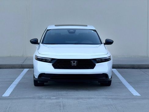 Used 2025 Honda Accord Sport image 2
