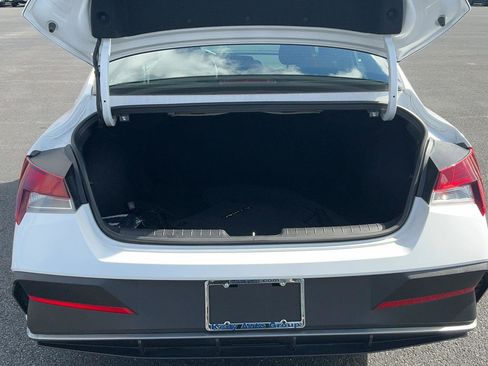 Certified 2025 Hyundai Elantra Sport image 9