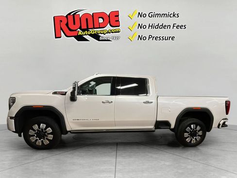 Used 2025 GMC Sierra 2500 Denali w/ Denali Reserve Package AWD/4WD image 3