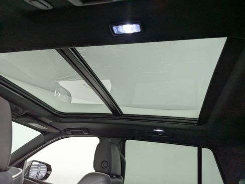 Used 2022 Cadillac Escalade Premium Luxury image 13