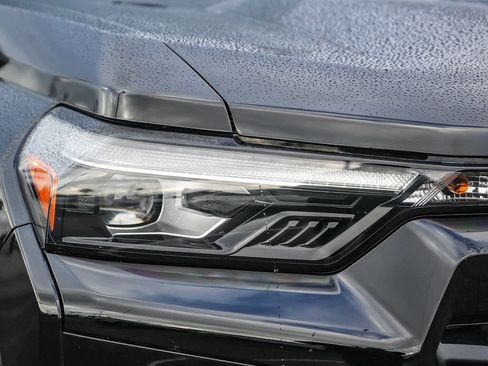 Used 2024 Chevrolet Colorado Z71 w/ Z71 Convenience Package 2 image 4