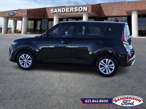 Used 2023 Kia Soul LX image 6