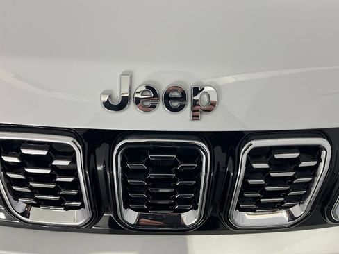 Used 2025 Jeep Compass Limited image 36