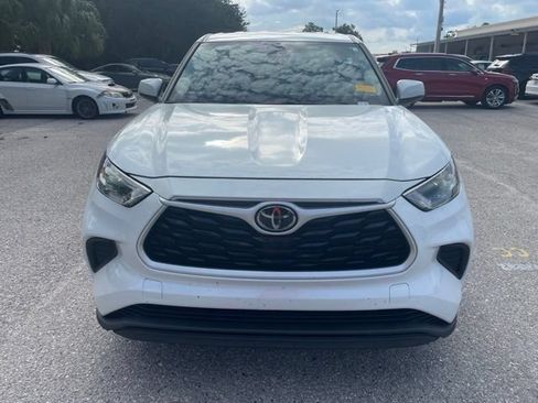 Used 2022 Toyota Highlander L FWD image 6