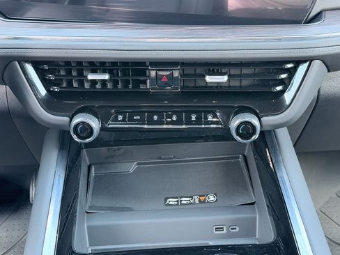 Used 2026 Chevrolet Tahoe LT w/ Comfort Package RWD image 19