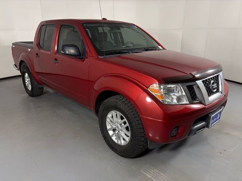 Used 2014 Nissan Frontier SV image 2