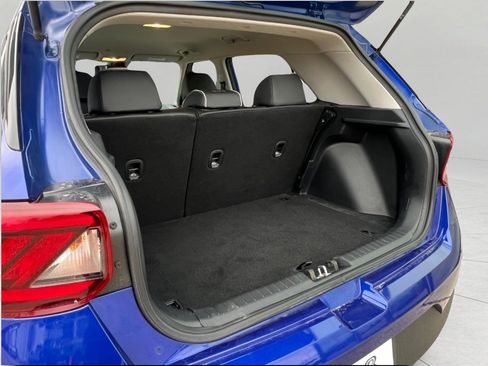 Used 2023 Hyundai Venue Limited image 35