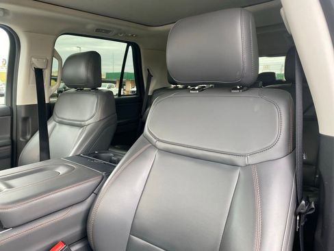 Used 2025 Ford Expedition Active image 11