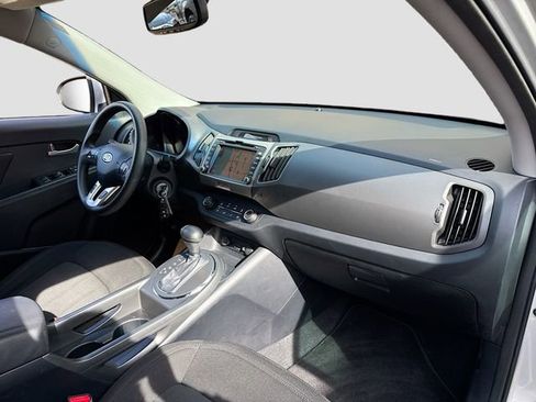 Used 2011 Kia Sportage LX w/ Navigation Pkg image 28