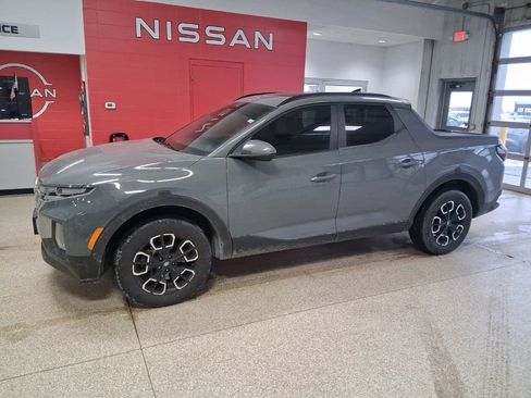 Used 2022 Hyundai Santa Cruz SEL Premium image 2