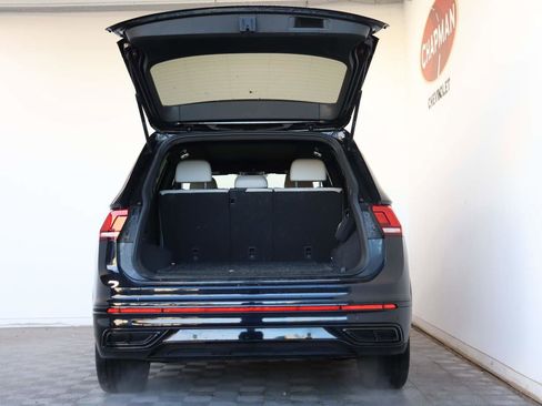 Used 2023 Volkswagen Tiguan SE R-Line image 5
