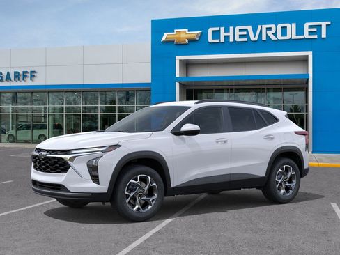 New 2026 Chevrolet Trax LT w/ LT Convenience Package FWD image 2