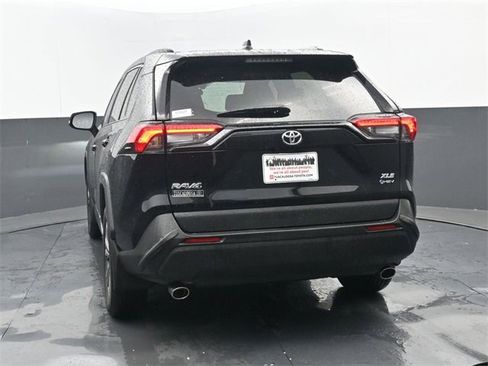 Used 2025 Toyota RAV4 XLE Premium image 19