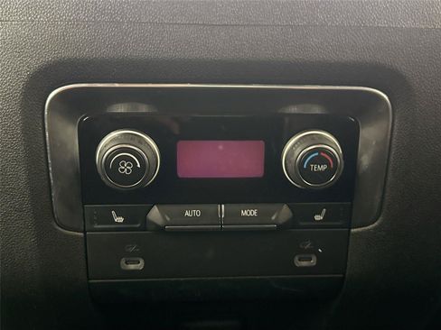 Used 2022 Chevrolet Tahoe LT w/ Luxury Package RWD image 35