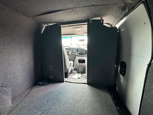 Used 2000 Ford E-350 and Econoline 350 Super Duty RWD image 18