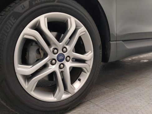 Used 2018 Ford Edge Titanium FWD image 31