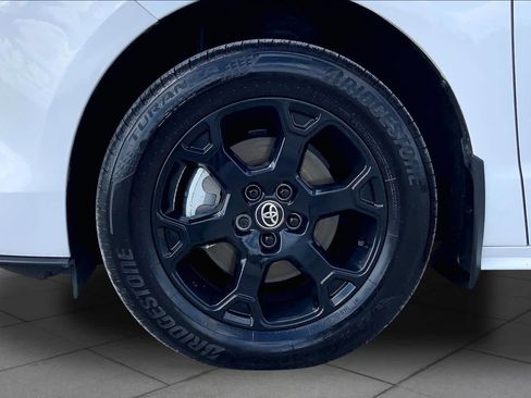 Used 2026 Toyota Sienna XLE Woodland Edition AWD/4WD image 11