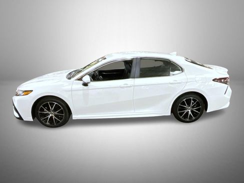 Used 2024 Toyota Camry SE image 8