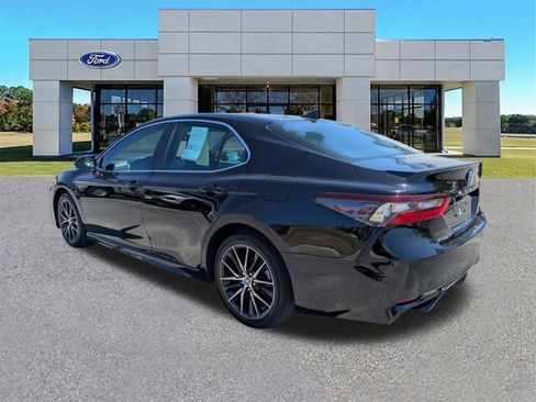 Used 2024 Toyota Camry SE w/ Convenience Package FWD image 3