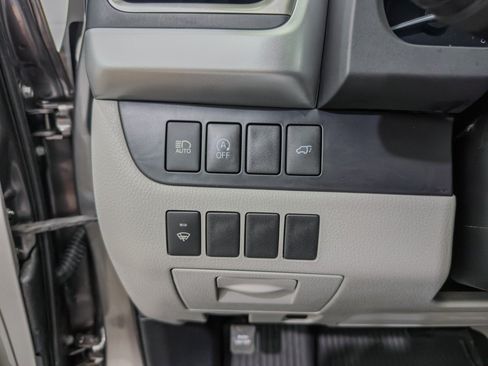 Used 2019 Toyota Highlander XLE AWD/4WD image 30