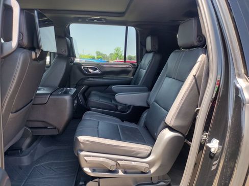 Used 2023 Chevrolet Suburban RST w/ Luxury Package AWD/4WD image 14
