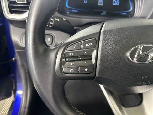 Used 2023 Hyundai Venue SEL image 15