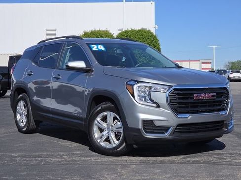 Used 2024 GMC Terrain SLE w/ Driver Convenience Package FWD image 2