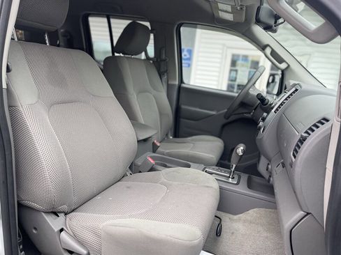 Used 2015 Nissan Frontier SV w/ SV Value Truck Package image 11