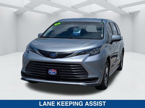 Used 2022 Toyota Sienna LE image 7