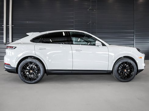 New 2026 Porsche Cayenne GTS AWD/4WD image 11