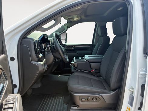 Used 2025 Chevrolet Silverado 2500 LT w/ Convenience Package AWD/4WD image 9
