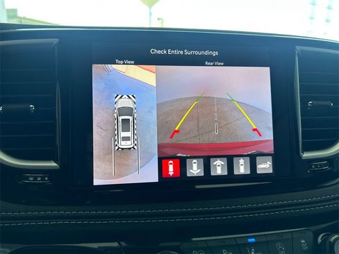 New 2025 Chrysler Pacifica Select image 24