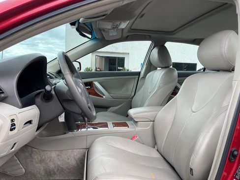 Used 2010 Toyota Camry XLE FWD image 9