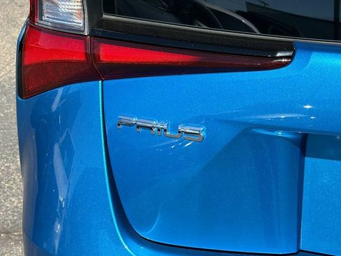 Used 2022 Toyota Prius L Eco FWD image 12