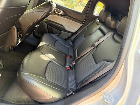 Used 2025 Jeep Compass Latitude image 35